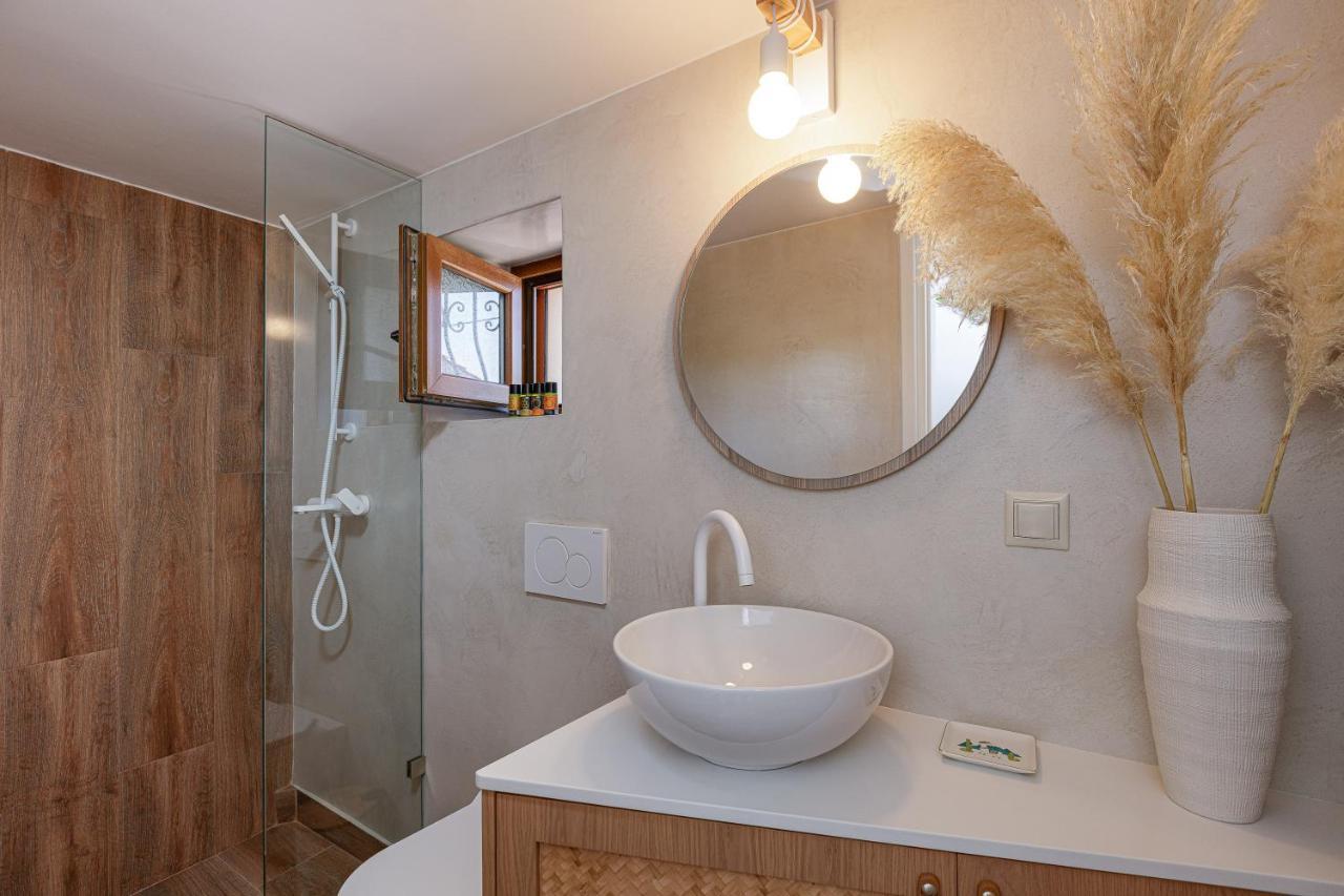 Villa Seashell -Wonderful Newly Renovated Villa On The Beach Galatás Exterior foto